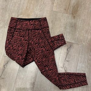 Victoria’s Secret tiger print leggings, S